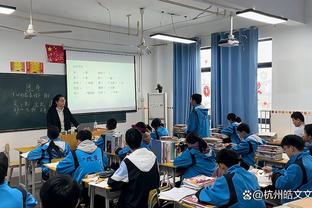 美记：听说湖人在考虑改变首发阵容 范德比尔特顶替拉塞尔